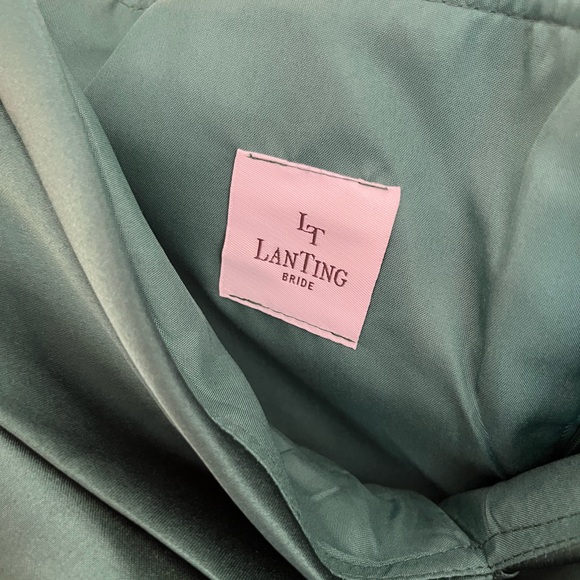 NWT, beautiful green satin retro gown - Picture 8 of 11